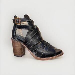 Freebird by Steven Claw Black Leather Sandals Women’s Size 6 Block Heel